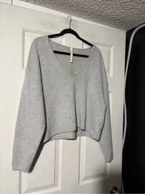 The group babaton cashmere sweater *small flaw*